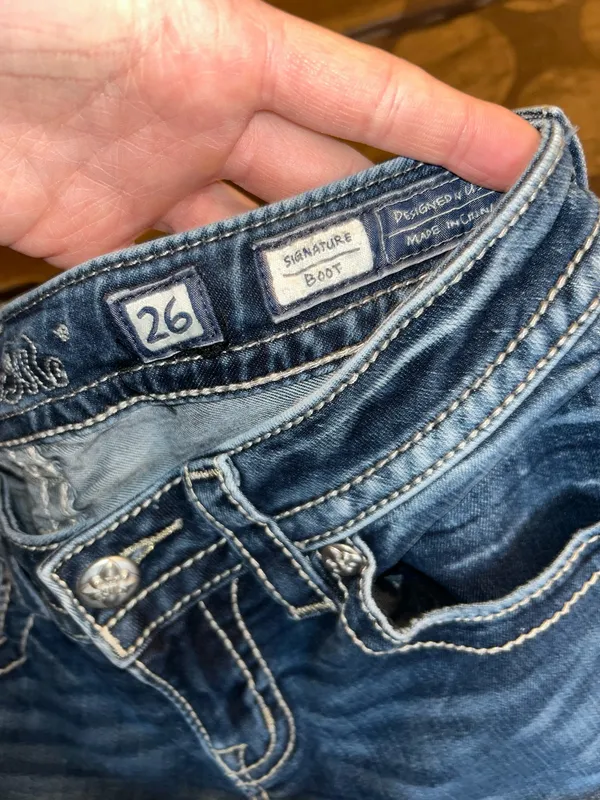 Miss Me Bootcut Size 26 - Image 3