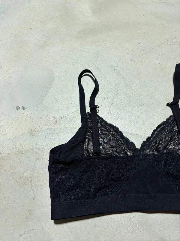 Spanx spotlight on Lace Bralette Black medium - Image 8