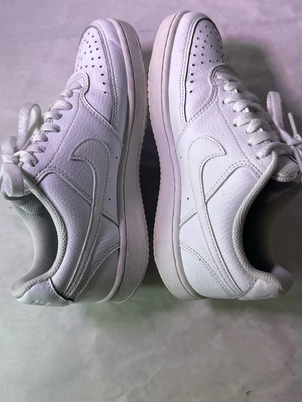 Nike White Mesh Low-Top Sneakers with Black Logo - Image 7