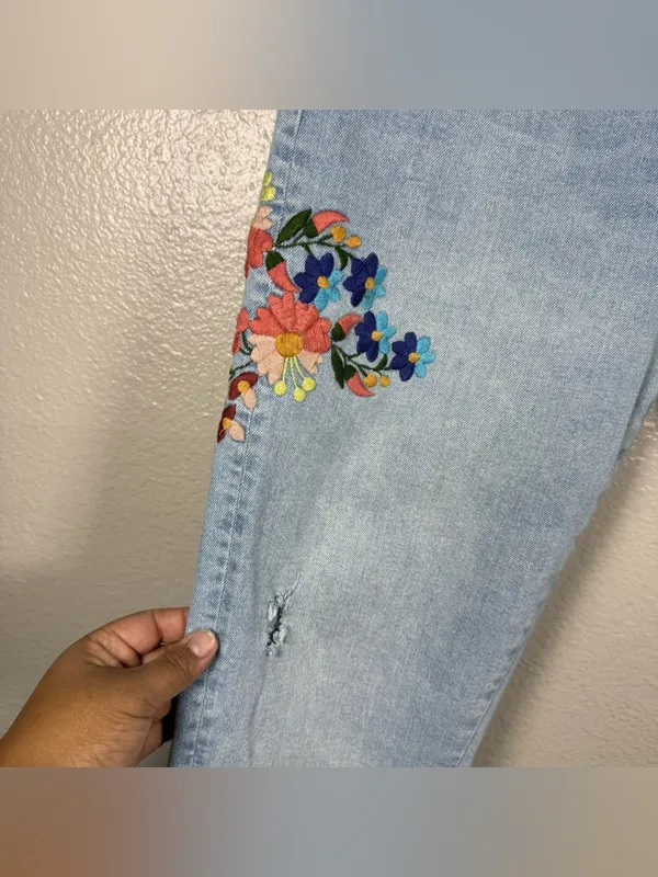 Anthropologie Pilcro Light Blue Embroidered ankle Jeans - SZ:30 - Image 8