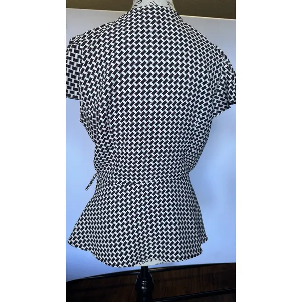 Tommy Hilfiger Women's M Wrap Blouse Geometric Print Flutter Sleeve Tie Waist - Image 9