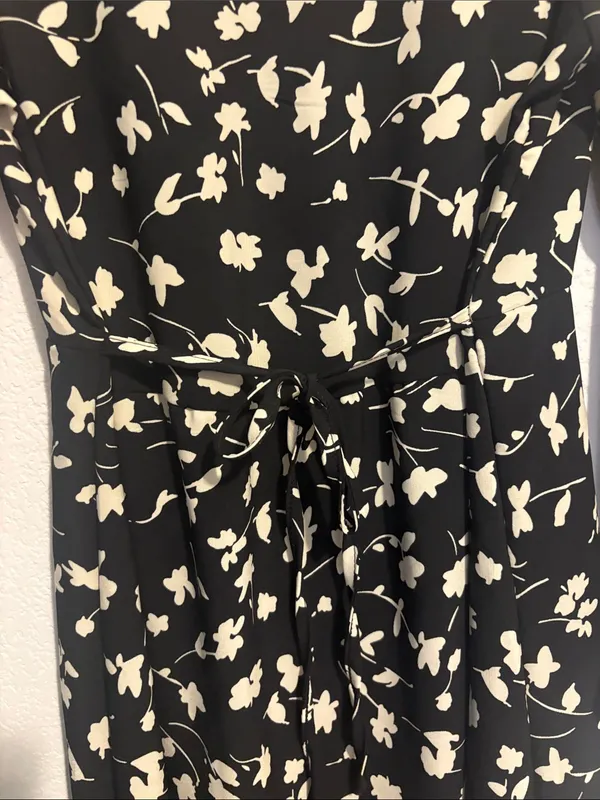 Black Floral Long-Sleeve Midi Dress - Classic Cream floral Print tie back waist - Image 5