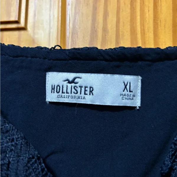 Hollister Elegant Navy Lace Dress - Image 4