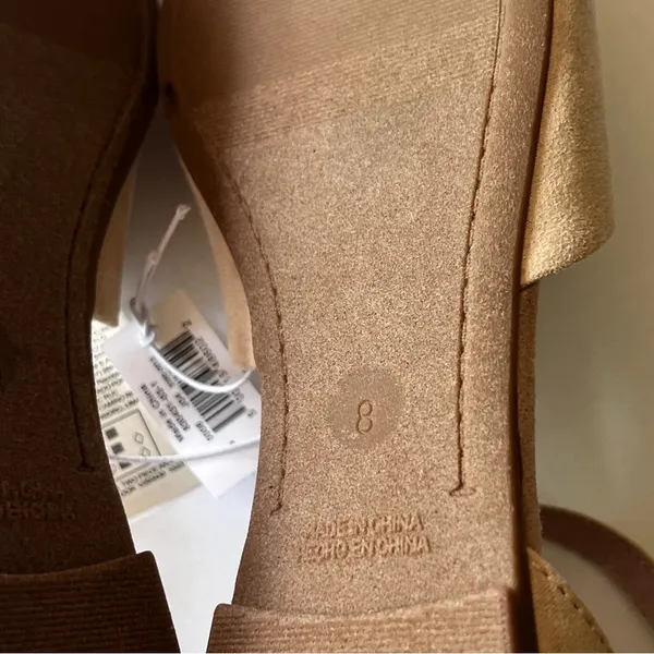 Old Navy Women's Pointy Toe Low Heel Ankle Strap Flats Desert Floor Sz 8 - Image 8