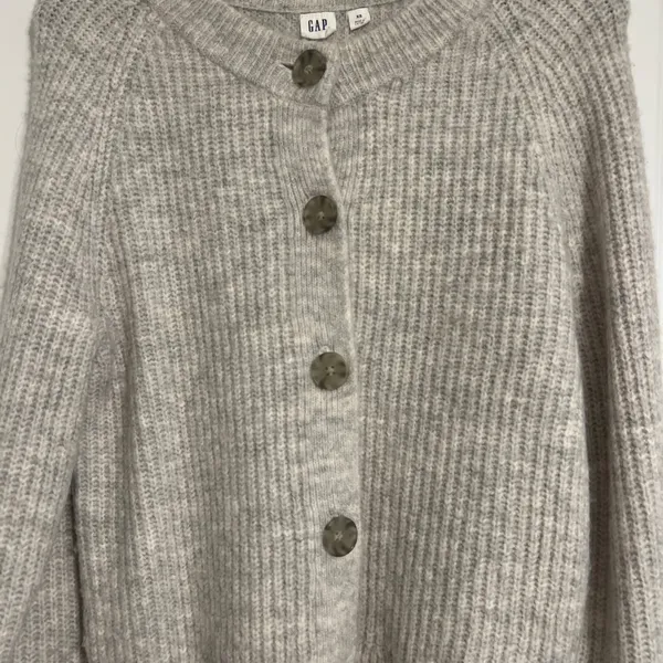 GAP Soft Gray Cardigan - Image 5