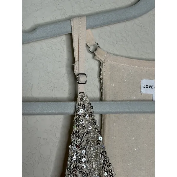 Love on a Hanger Silver Sequin Sleeveless Top Party Size M - Image 5