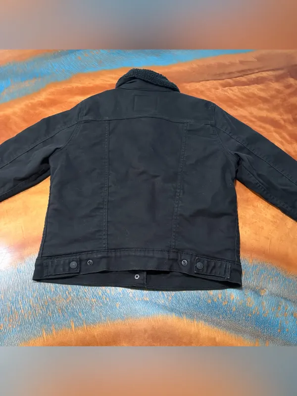 Levi's Black Sherpa-Lined Denim Jacket medium - Image 9