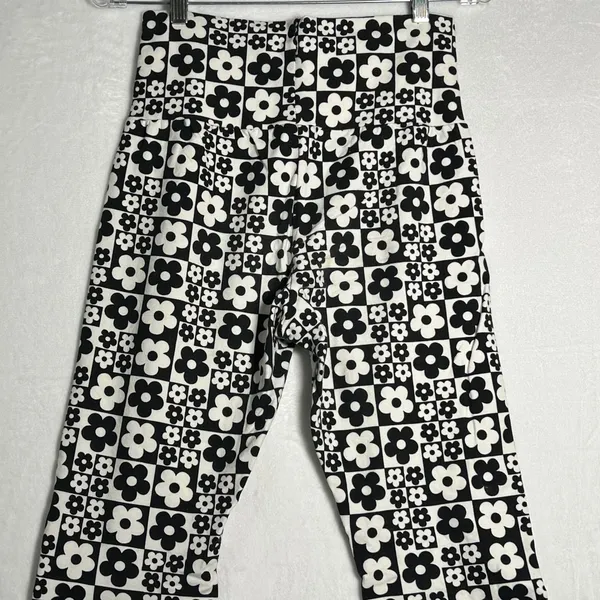 Wild Fable Women's Black White Flower‎ Power Flare Pants Size S - Image 8