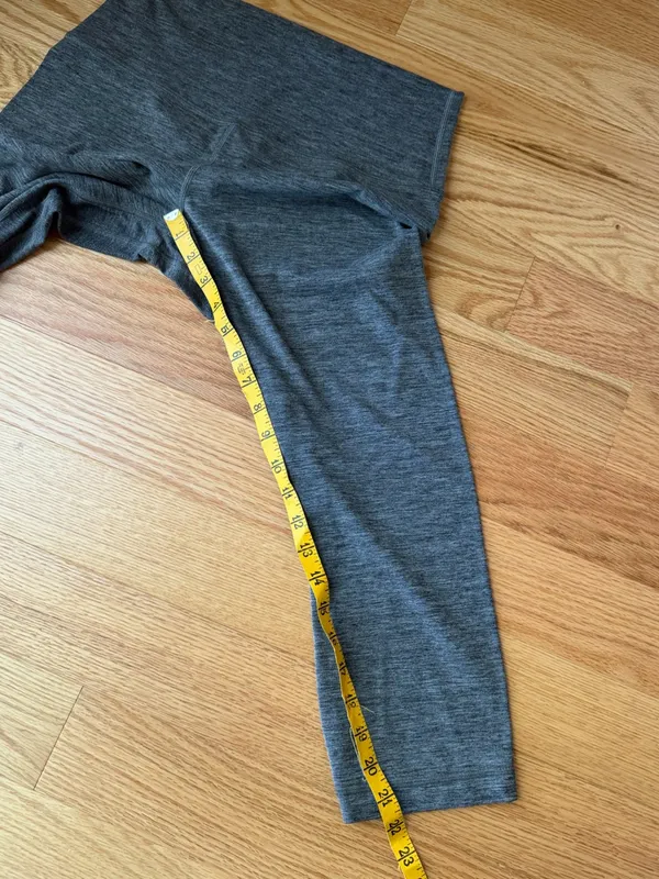 Lululemon Cropped Aligns Gray Heathered Leggings Size 10 | Y2K Capri - Image 4