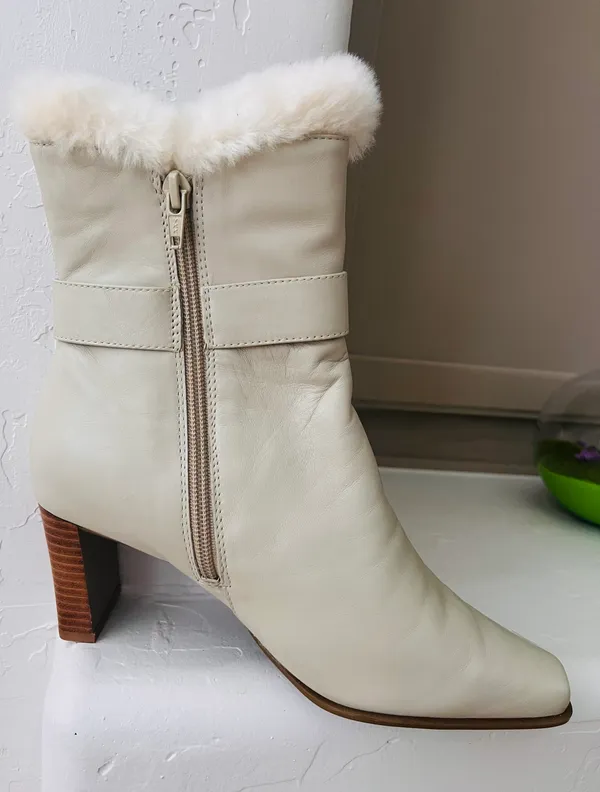 Markon Cream Faux Fur Boots - Image 3