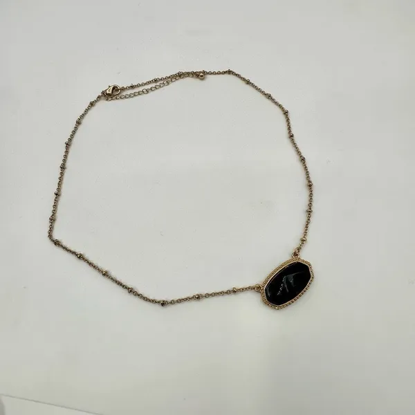 Black and gold tone pendant necklace - Image 4