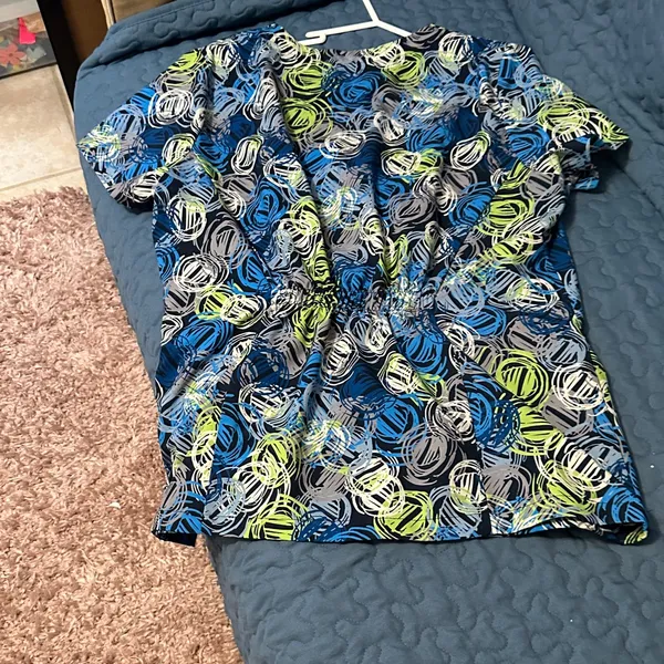 Vibrant Patterned V-Neck Scrub Top Sz L by Nautica excellent condition - Image 4