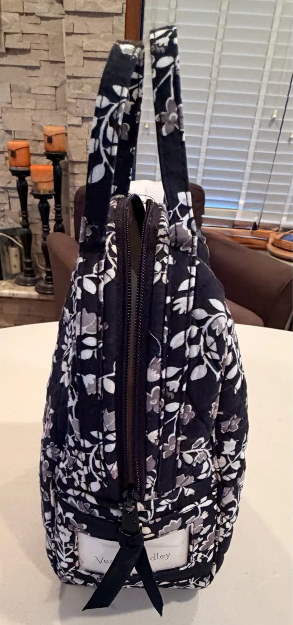RETIRED: Vera Bradley | Chandelier Noir lunch bag - Image 4