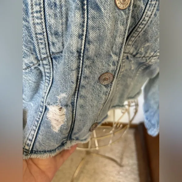 American Eagle Cropped Hooded Denim Jacket Distressed Raw Hem XS Light Wash - Image 5
