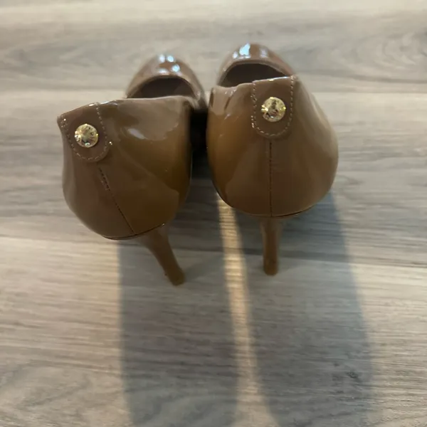 Michael Kors women’s pumps size 10.5. The right shoe has tear towards the toe. - Image 2