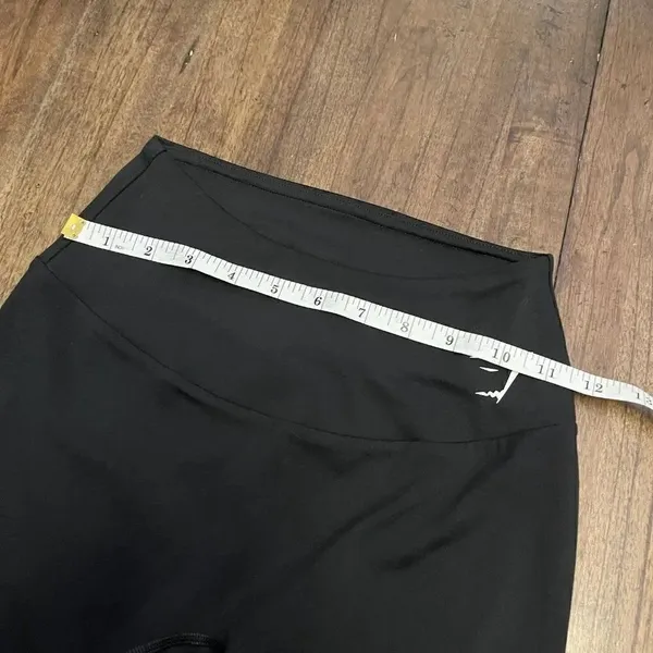 Gymshark Black Cropped Leggings - Image 6