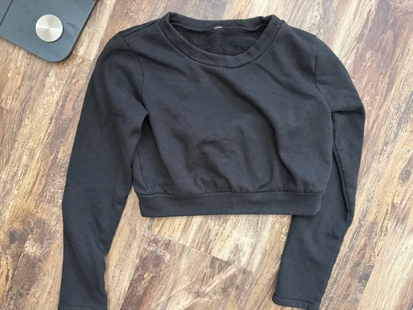 ALO Yoga Black Cropped Crewneck Sweatshirt - Image 3