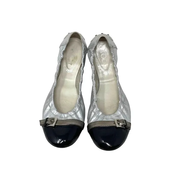 Tod's Silver Scrunch Ballet Flats with‎ Black Patent Leather Buckle Toe Size 9.5 - Image 2