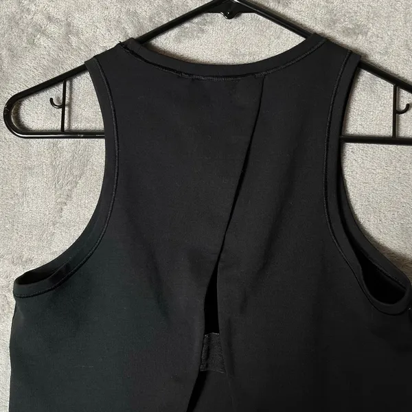 Lululemon Minimal Tank Black Open Back Size 4 Athleisure Relaxed Cropped Length‎ - Image 3