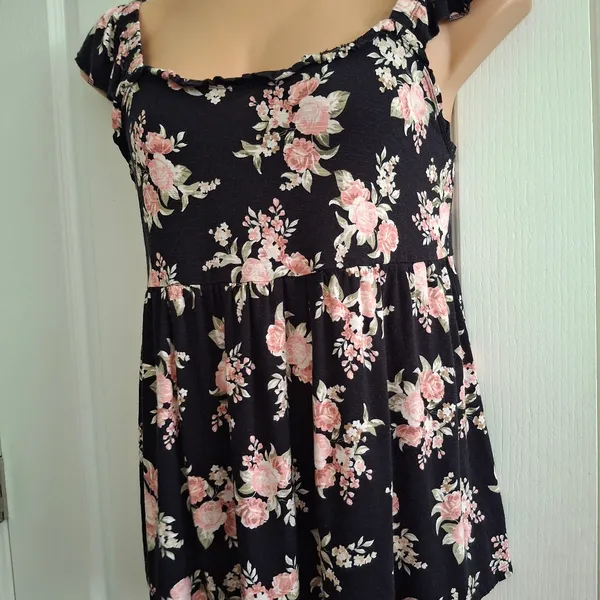 Torrid Sz 1 Floral Black and Pink Women's Top - Image 2