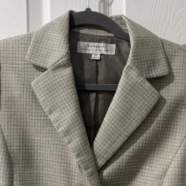 Tahari ASL Houndstooth Blazer and skirt in gold and white 6 - Image 5