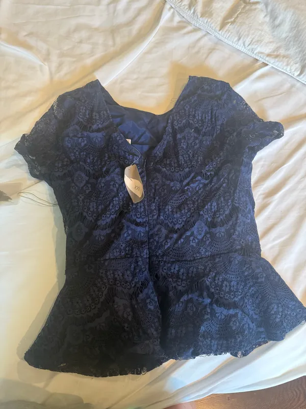 Forever 21 navy lace blouse - Image 3
