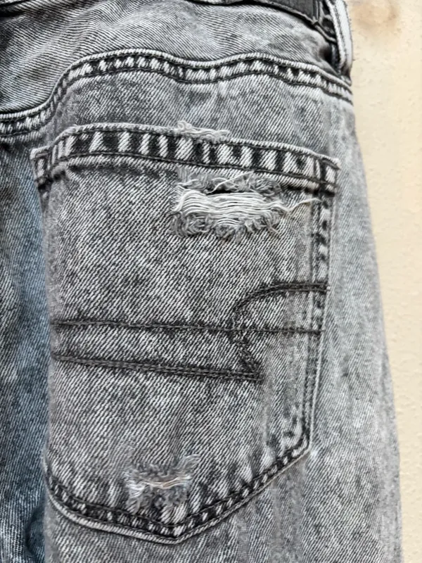 American Eagle Gray Acid Wash Ripped Boyfriend Jeans Y2K Grunge 6 - Image 4
