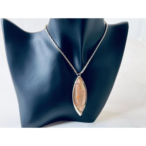 Kendra Scott Milla Mother of Pearl Gold Thick Slide Necklace‎ - Image 2