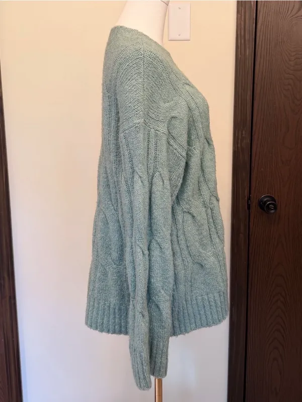 American Eagle light green cable knit crewneck oversized sweater - Image 3