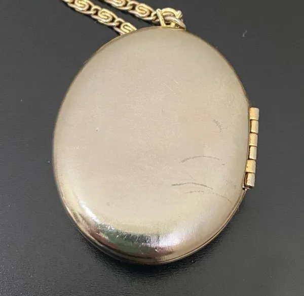 Vintage AVON Gold-tone Oval Floral Faux Pearl Locket Pendant 24” Necklace 33g - Image 13