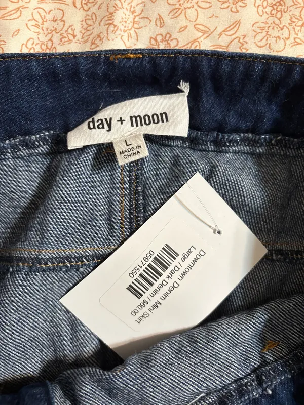 Boutique Mini Skirt - Image 7