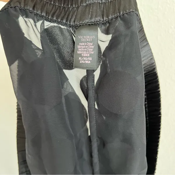 Victoria’s Secret Semi Sheer Elastic Waist Velour Dot Shorts XL - Image 7