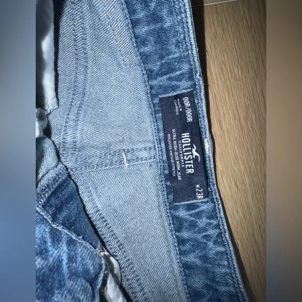 hollister co High-waisted distressed denim ultra highrise mom jeans - Image 5