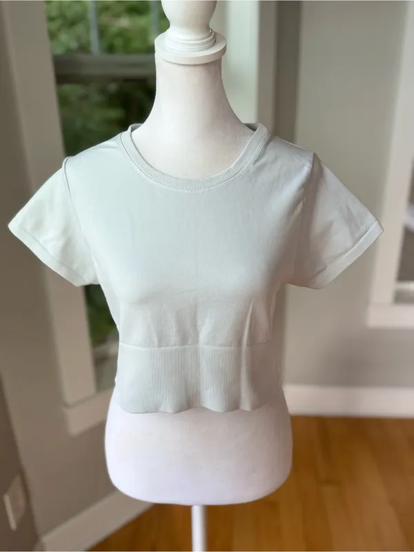Offline by Aerie Pale Blue Short Sleeve Ribbed-Hem Cropped Workout Top Sz Medium - Image 7