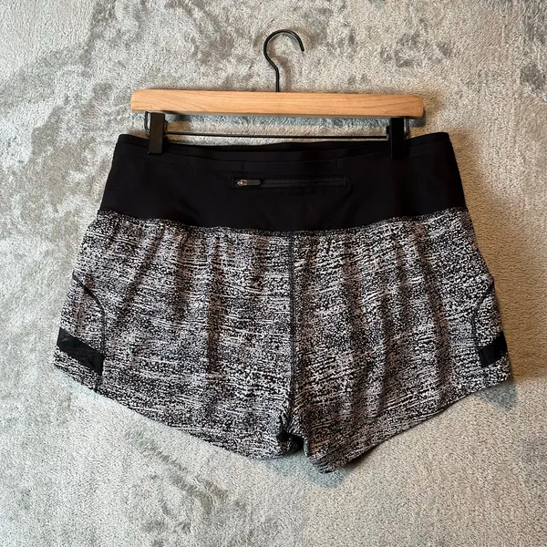 Lululemon Pace Perfect‎ Short (3") Air Time White Black Size 10 - Image 3