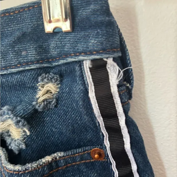 Abercrombie distressed denim skirt size 0 100% cotton - Image 4