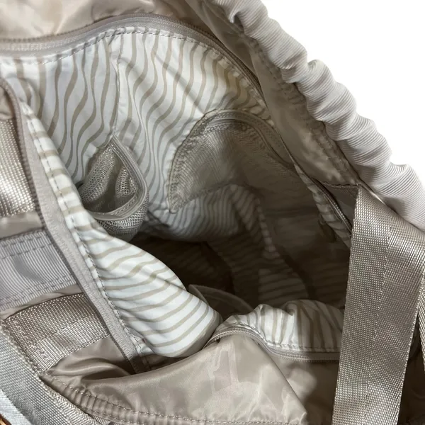 Lululemon Floral Drawstring Gym Tote Bag Taupe Champagne Rose Gold Logo *FLAWED* - Image 12