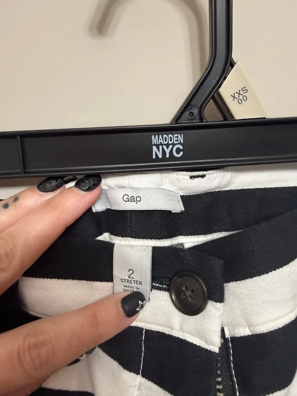 Gap Shorts - Image 3