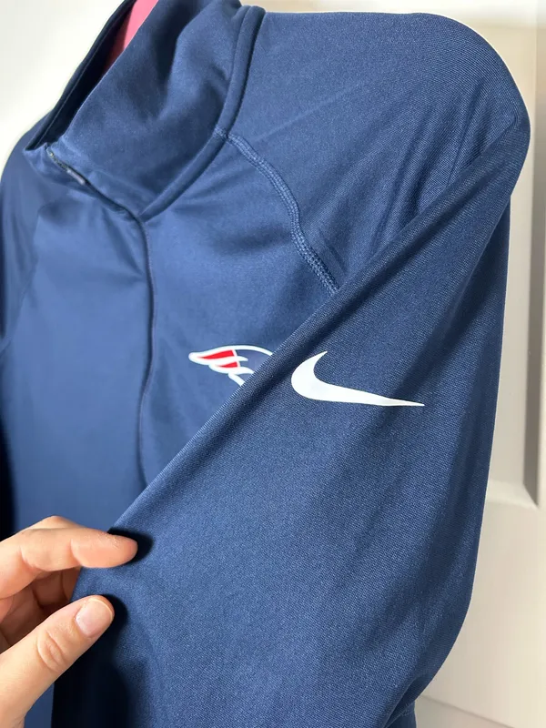 Nike Women’s medium NE Patriots NFL pullover - Image 4