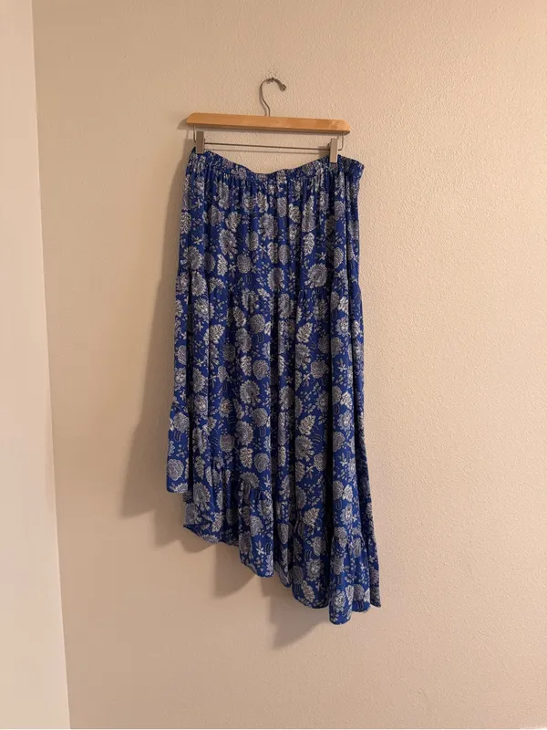 Vince Camuto Blue Floral Asymmetrical Midi Skirt - Image 3