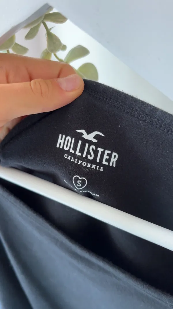 Hollister Co. black long sleeve crop top in a S - Image 2