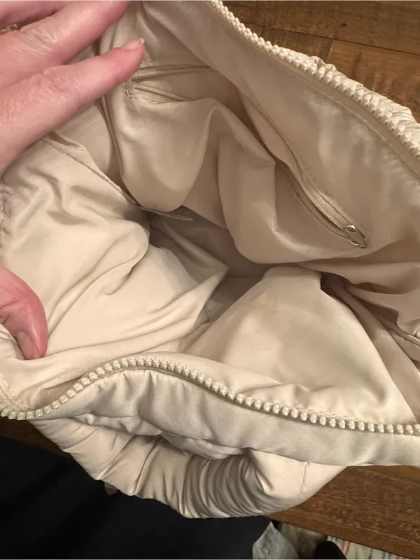 WILO Quilted Cream Puffer Shoulder Bag - Image 3
