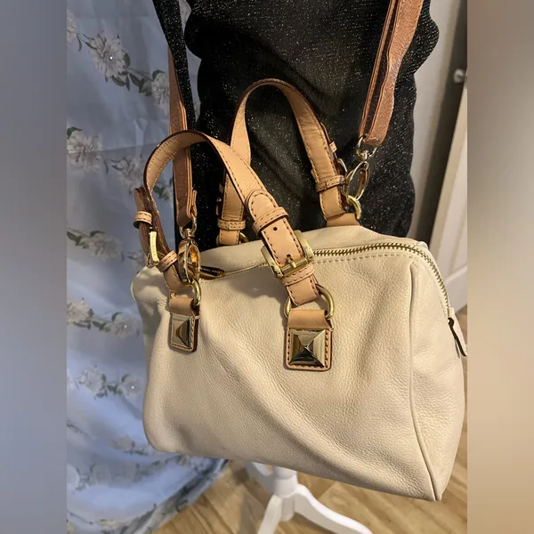 Vintage Michael Kors Cream Satchel with Gold Details - Image 3