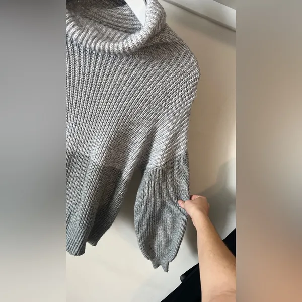 FINAL PRICE American Eagle Outfitters Two-Tone Gray Turtleneck Sweater - Image 4