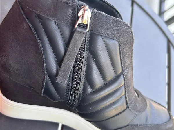 MIA Kaleb Quilted Ankle Wedge Sneakers Zip Black 9M Casual - Image 7