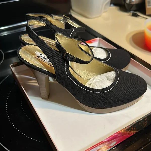 Steve Madden SM New York Black and Tan w/Contrast Cream Stitching Lydiaa Heels - Image 6