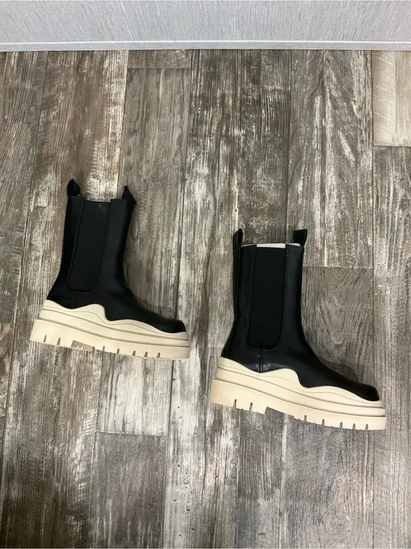 Lemonade Two-Tone Lace-Up Platform Chelsea Boots — Black & Cream Size 7 - Image 6
