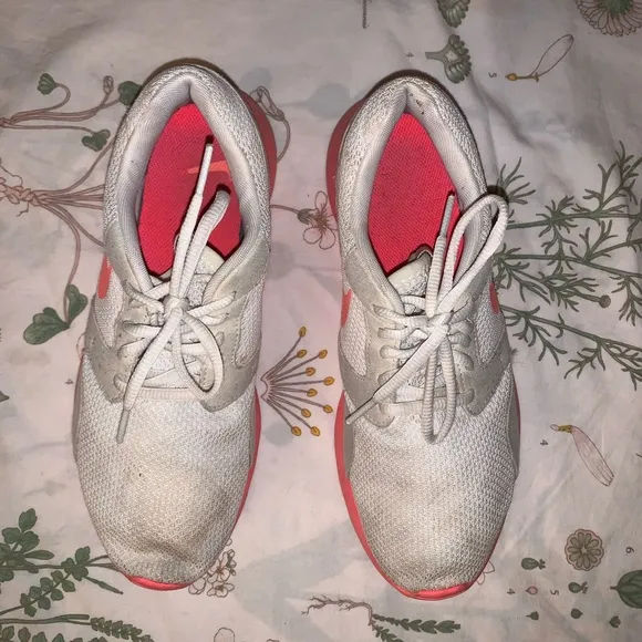 Nike shoes - Image 3