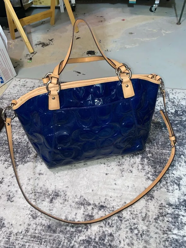 Coach Blue/Beige Patent Leather Peyton Tote Like New - Image 2