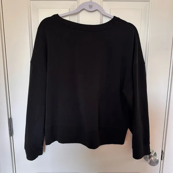 For The Republic sweatshirt with front knot size medium - Image 4